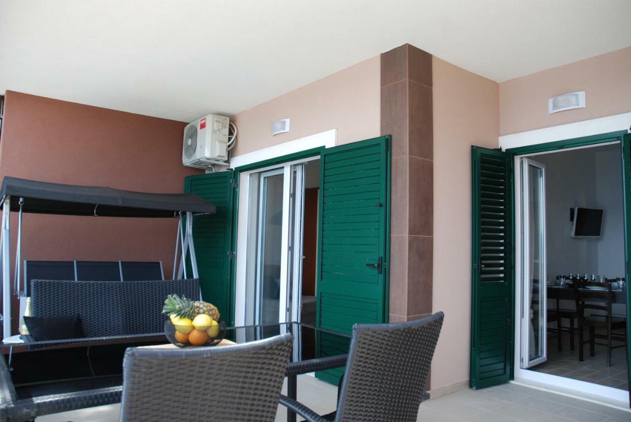 "Laurier" Rooms & Apartments Čelina Exterior foto