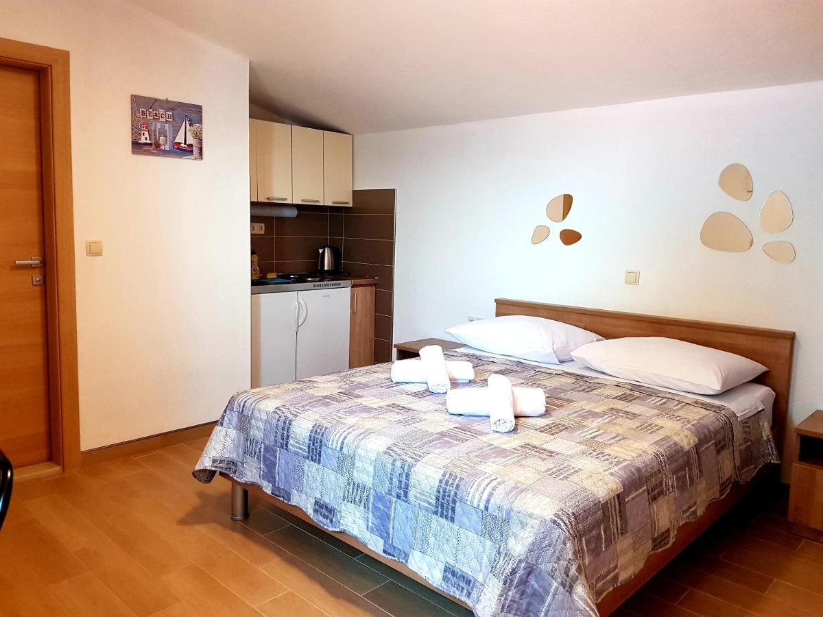 "Laurier" Rooms & Apartments Čelina Exterior foto